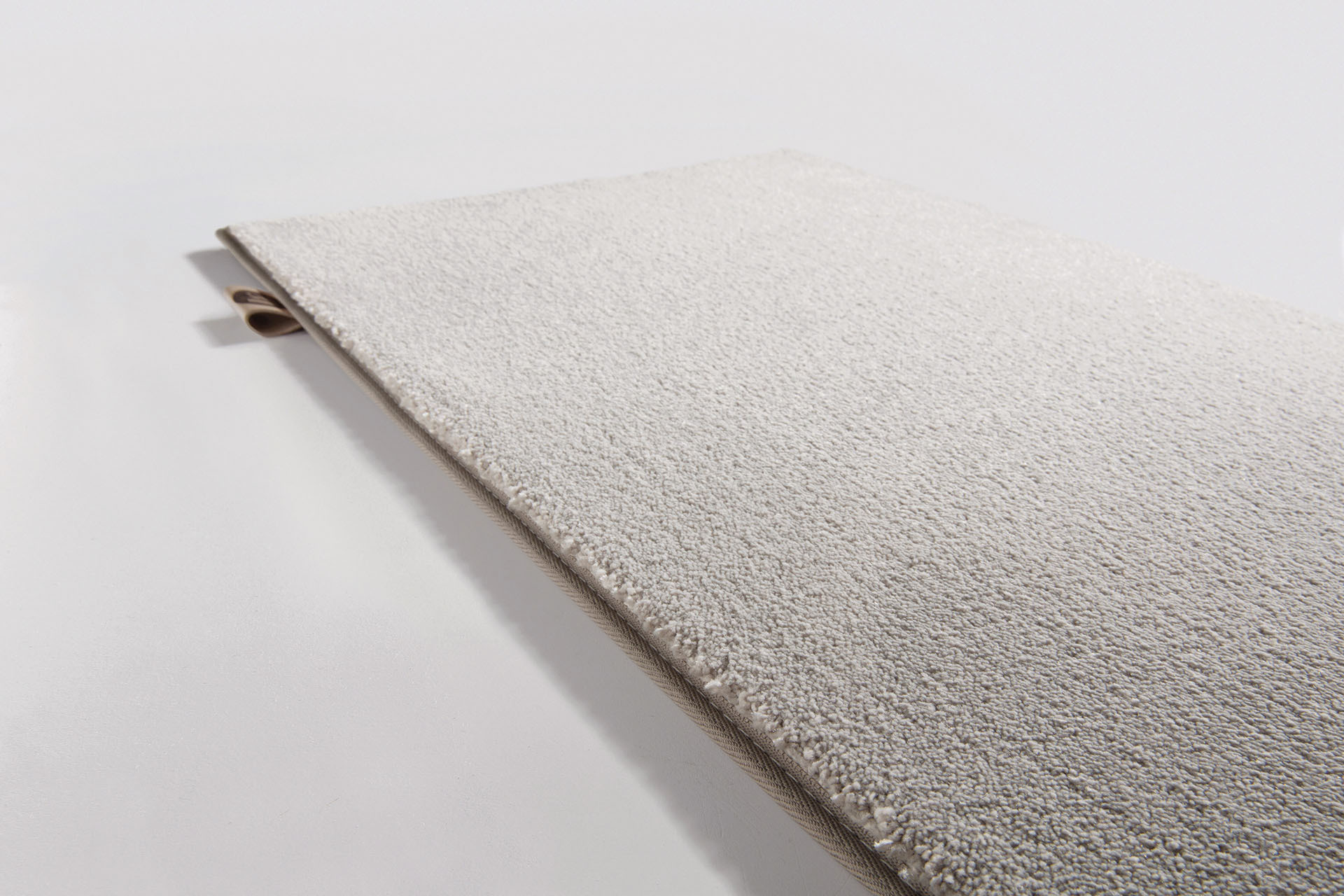 Side View_Space_Silver