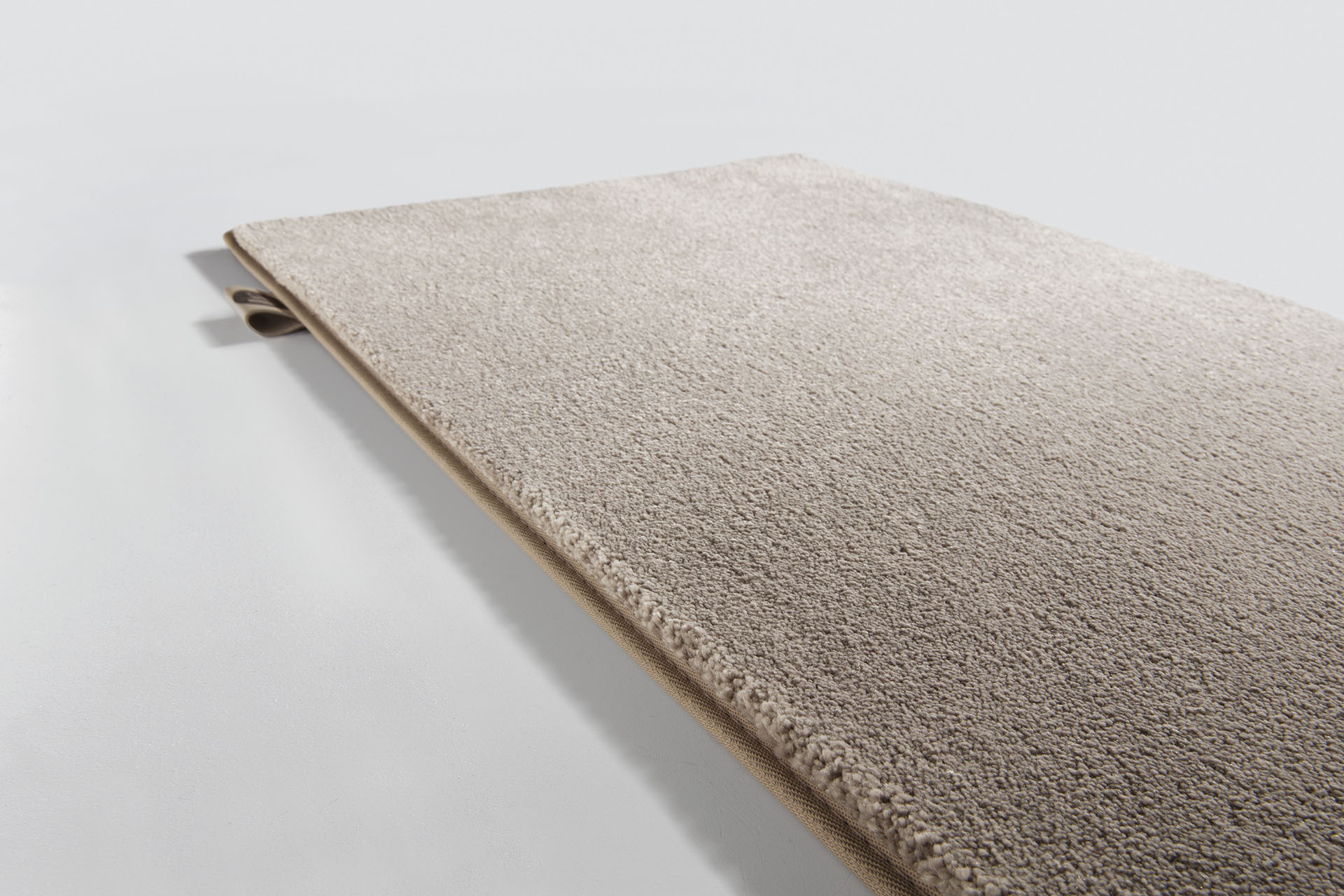 Side View_Space_Taupe