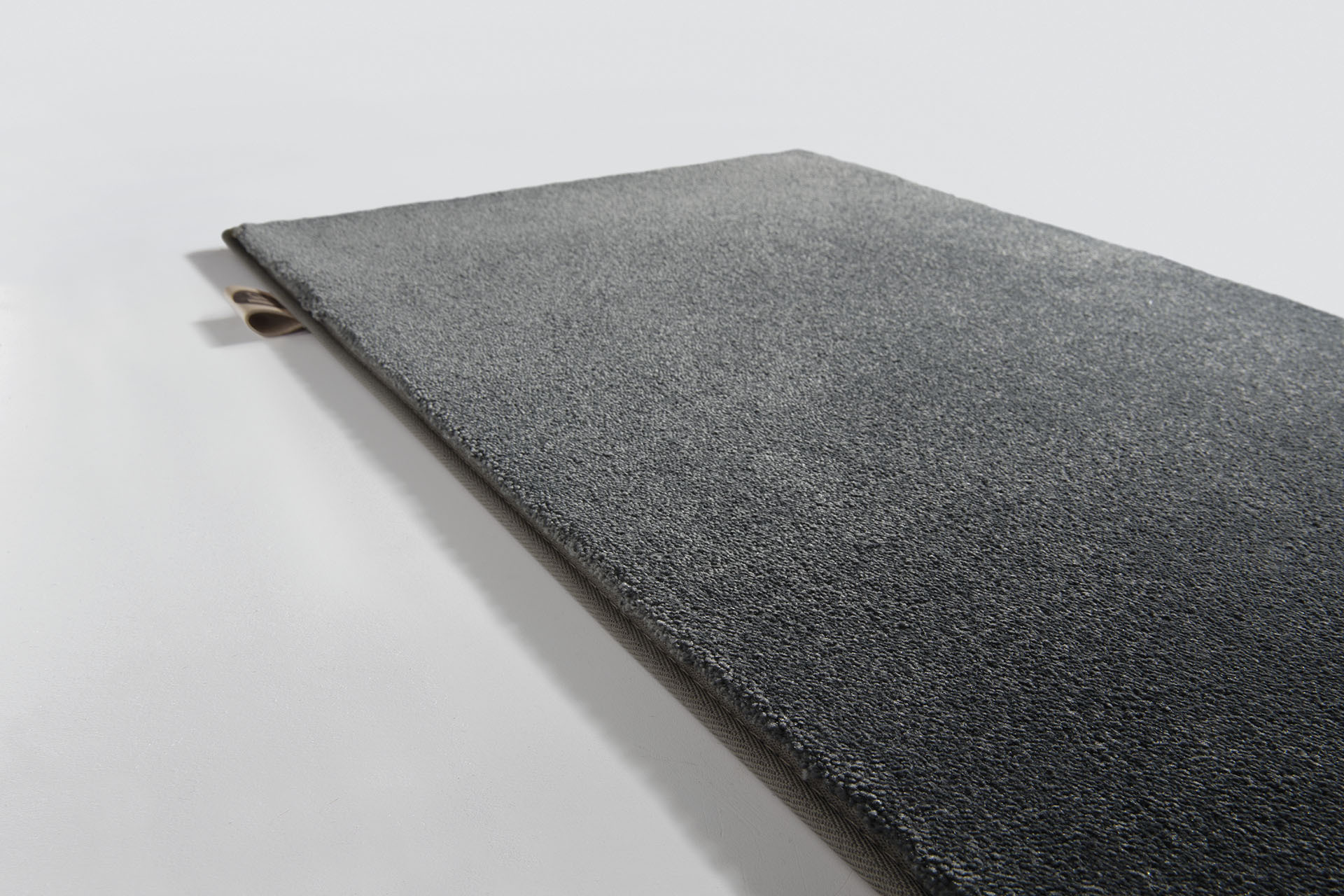 Side View_Space_Gunmetal