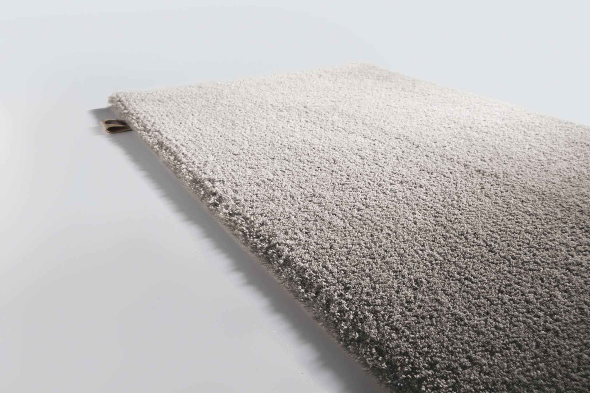 SideView_Superfino_SilverWhite