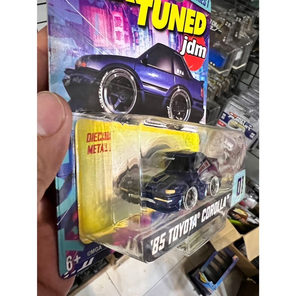 tw-11134207-81ztl-mfuvm8ccf5zh75