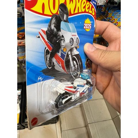 tw-11134207-81ztm-mftgzaonp0y1a8