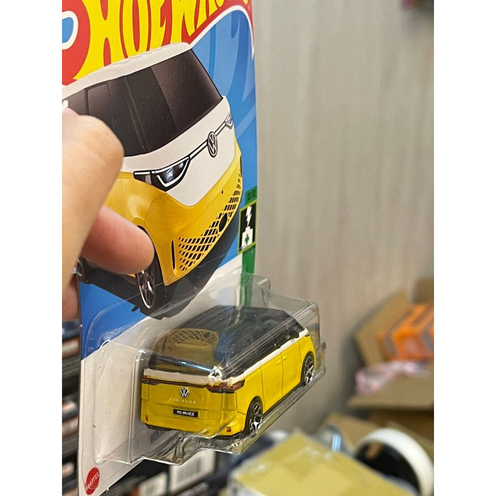 tw-11134207-7qul1-lkat9xw0cx88f4