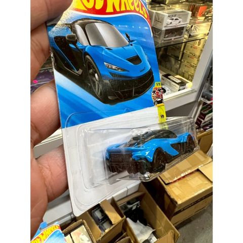 tw-11134207-81ztm-mikfj5v59qm82c