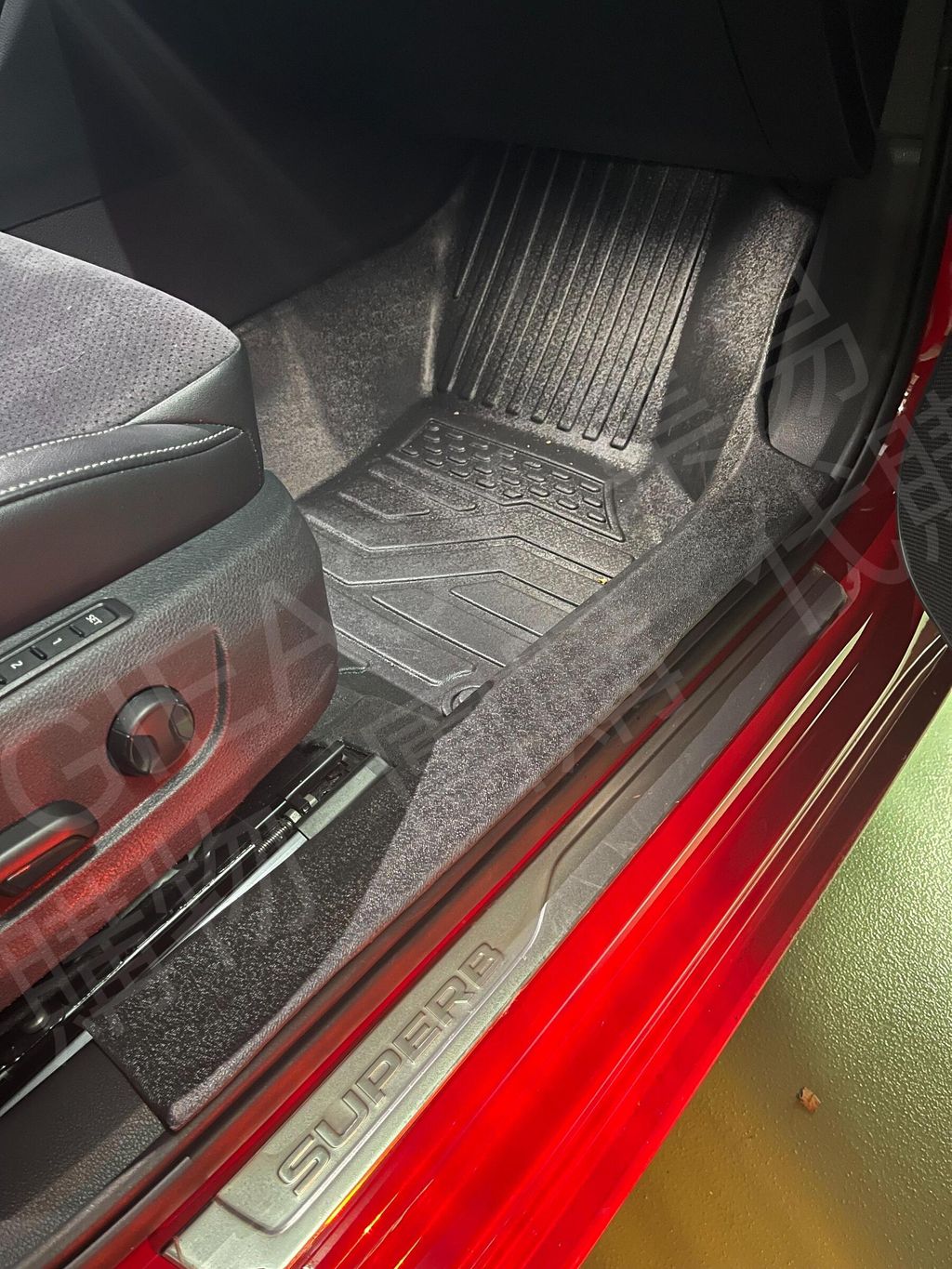 EBC819B5-8990-42F1-886C-779A628189CB