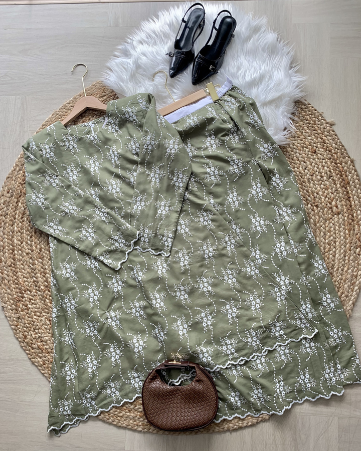 GREEN