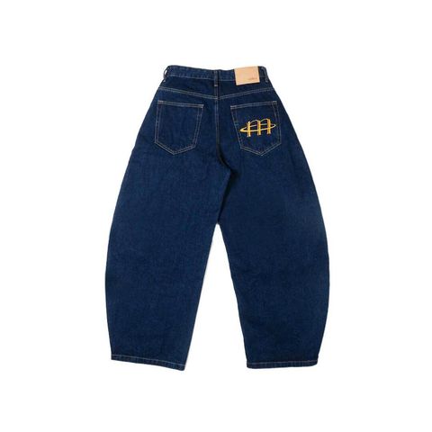 MYTHOS-CURVED-JEANS-FLATLAY-1