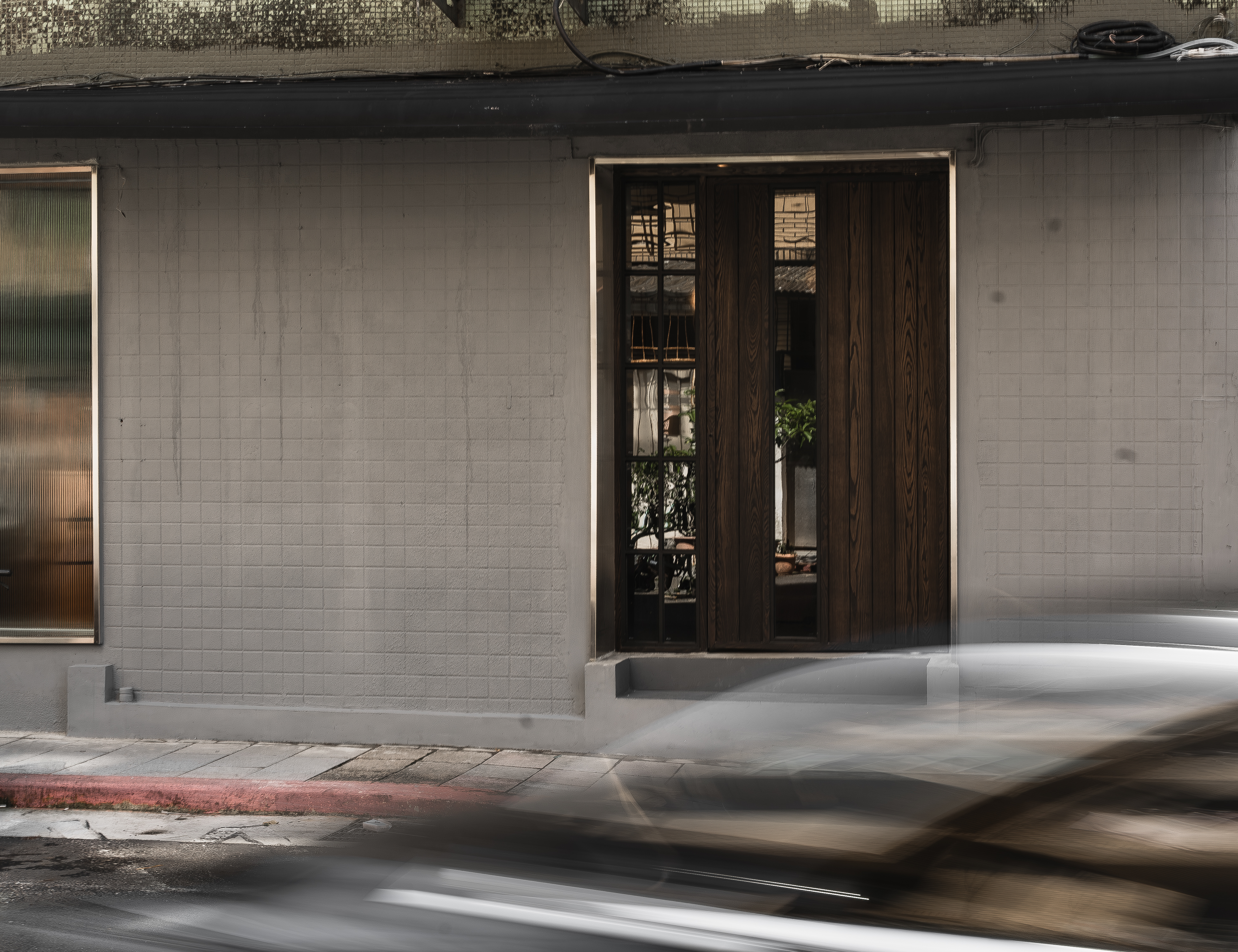 noon coffee exterior entrance wooden door Da'an Taipei
