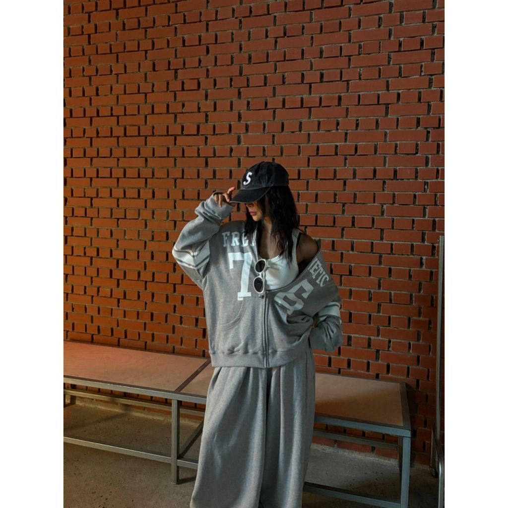 tw-11134207-81ztj-mf9jai9c5pfz3d