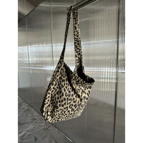 tw-11134207-7rasd-m3qiv3zrx8x980