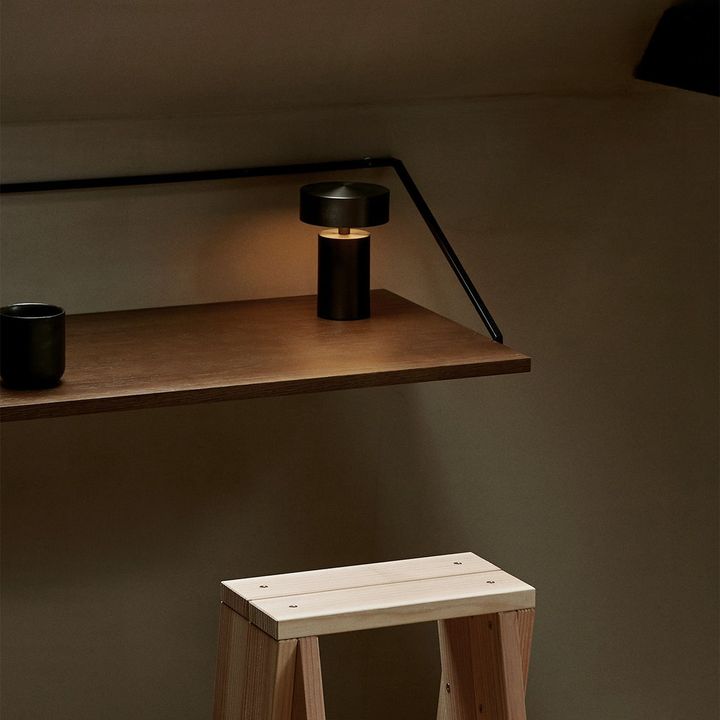 04_情境照_深色工作空間