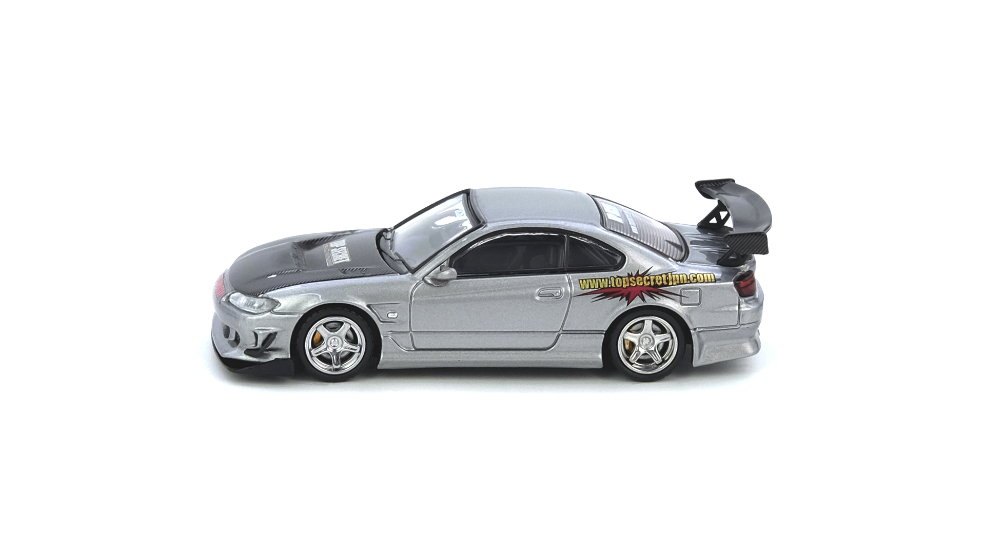 IN64-S15TS-SIL-3-1920x1080