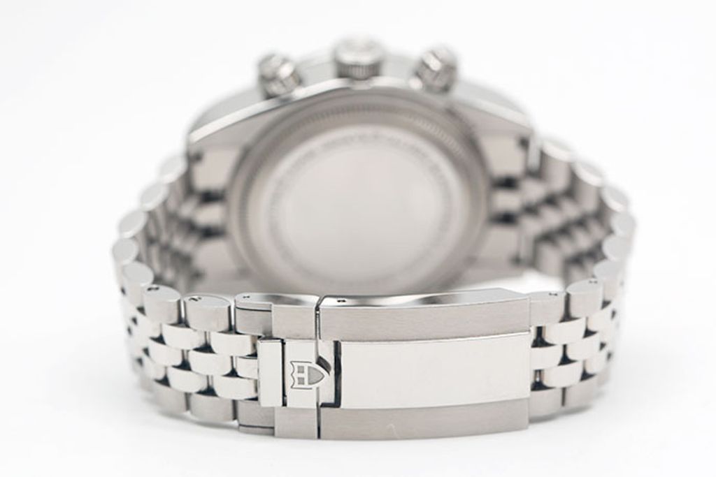 7X1B8943