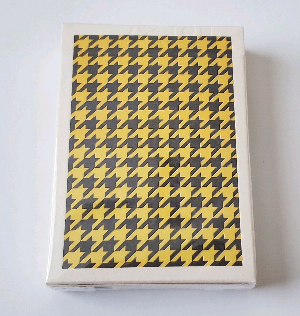 Anyone-Worldwide-Houndstooth-Playing-Cards-Limited-1-1000-Cardistry.jpg