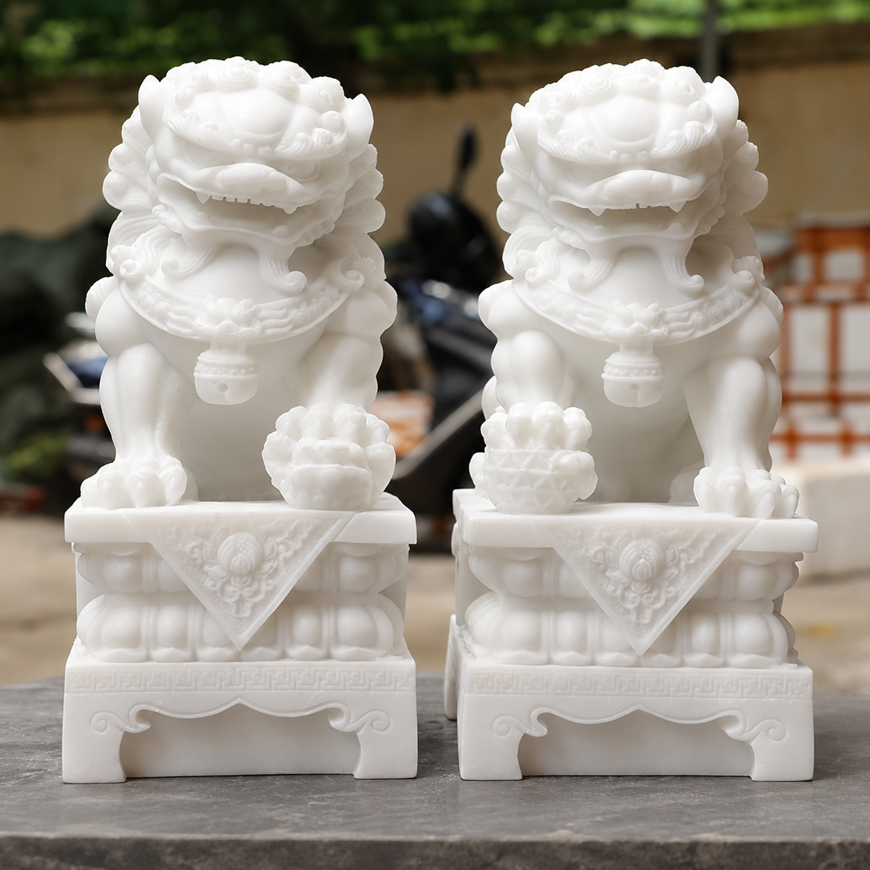 汉白玉镇宅招福石狮White Marble Guardian Lions – BaiLong