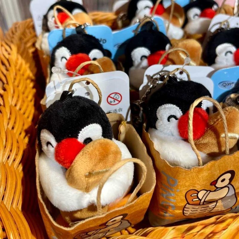 Pingu 企鵝家族 紙袋抱麵包 系列｜山莫｜毛絨 公仔 掛件 吊飾 可愛 玩偶 包掛 收藏 禮物 周邊｜嗨寶好選物