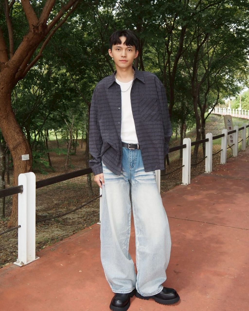 LINE_ALBUM_後折牛仔褲SML1880_251015_4