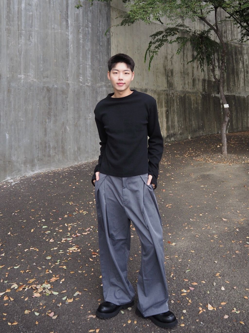LINE_ALBUM_墊肩後拉鏈上衣 黑灰 1780_251015_3