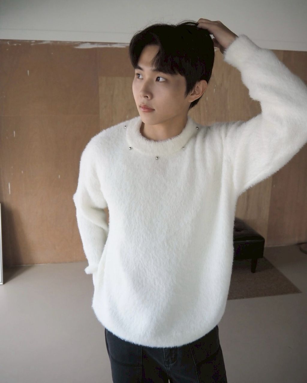 LINE_ALBUM_領口珍珠親膚毛衣 黑灰白 1480_260119_6
