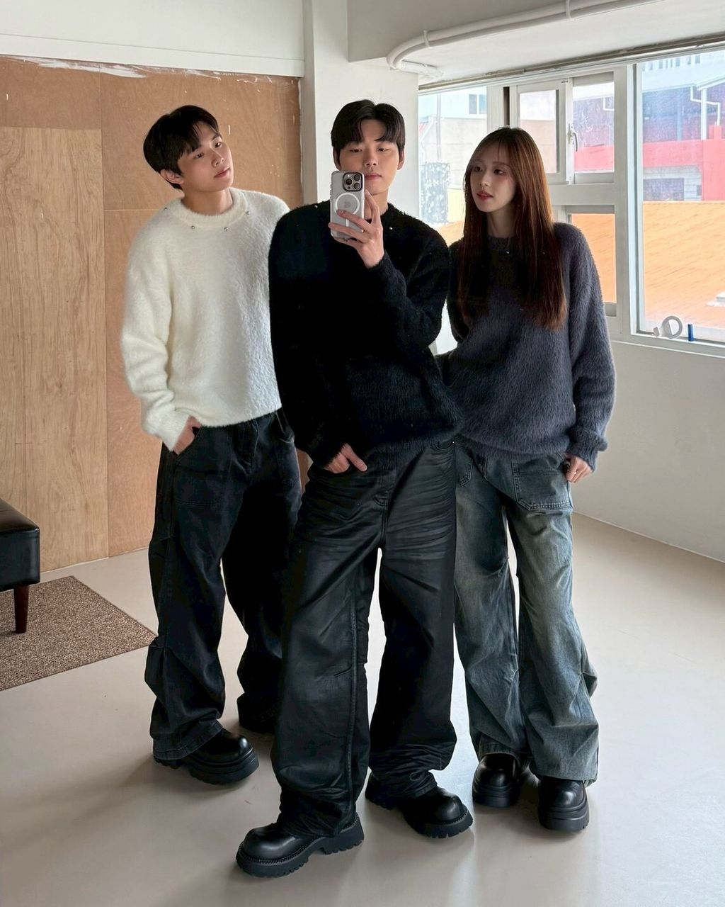LINE_ALBUM_領口珍珠親膚毛衣 黑灰白 1480_260119_12