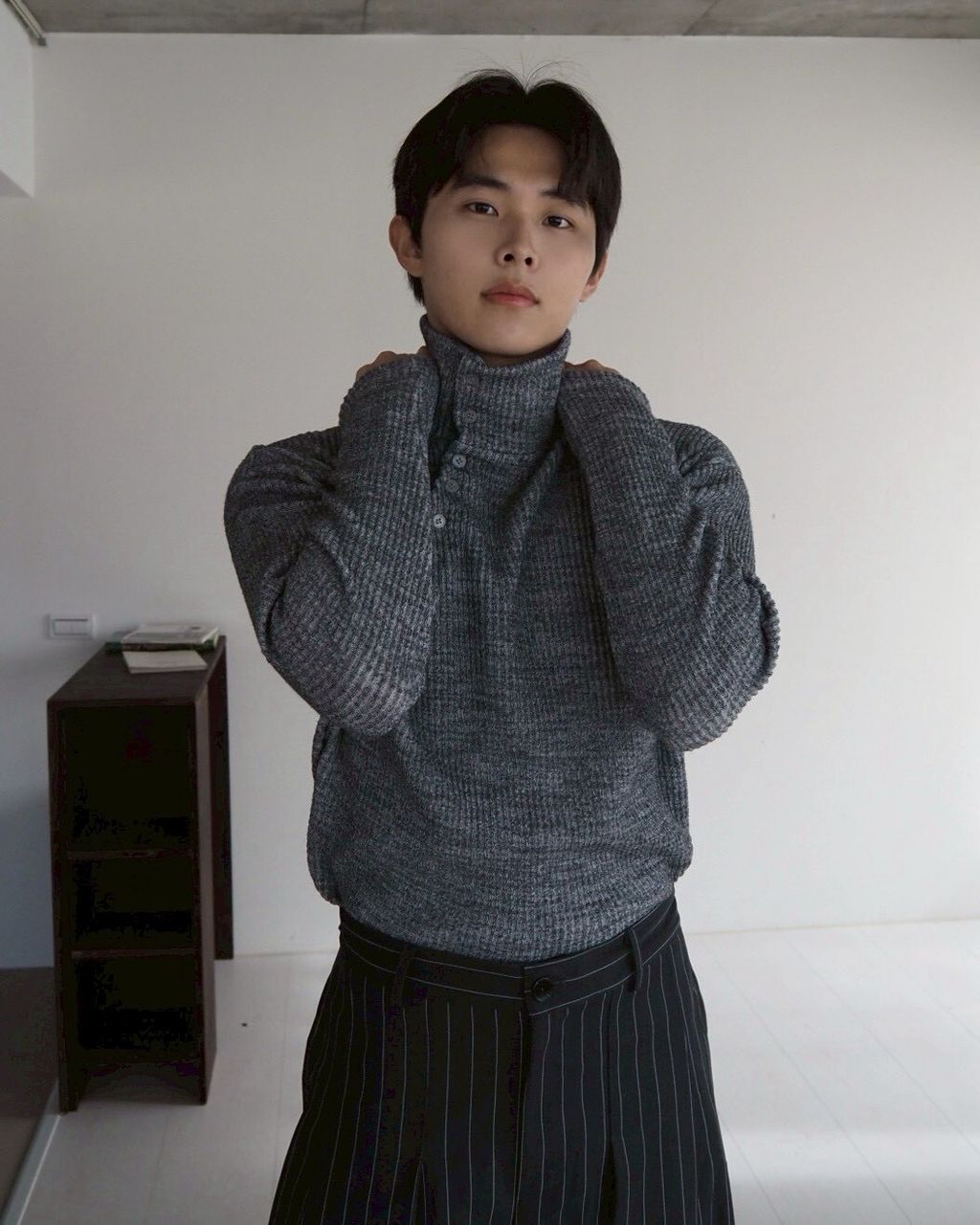 LINE_ALBUM_高領斜釦針織上衣 黑 白 淺灰 深灰 F1380_260119_5