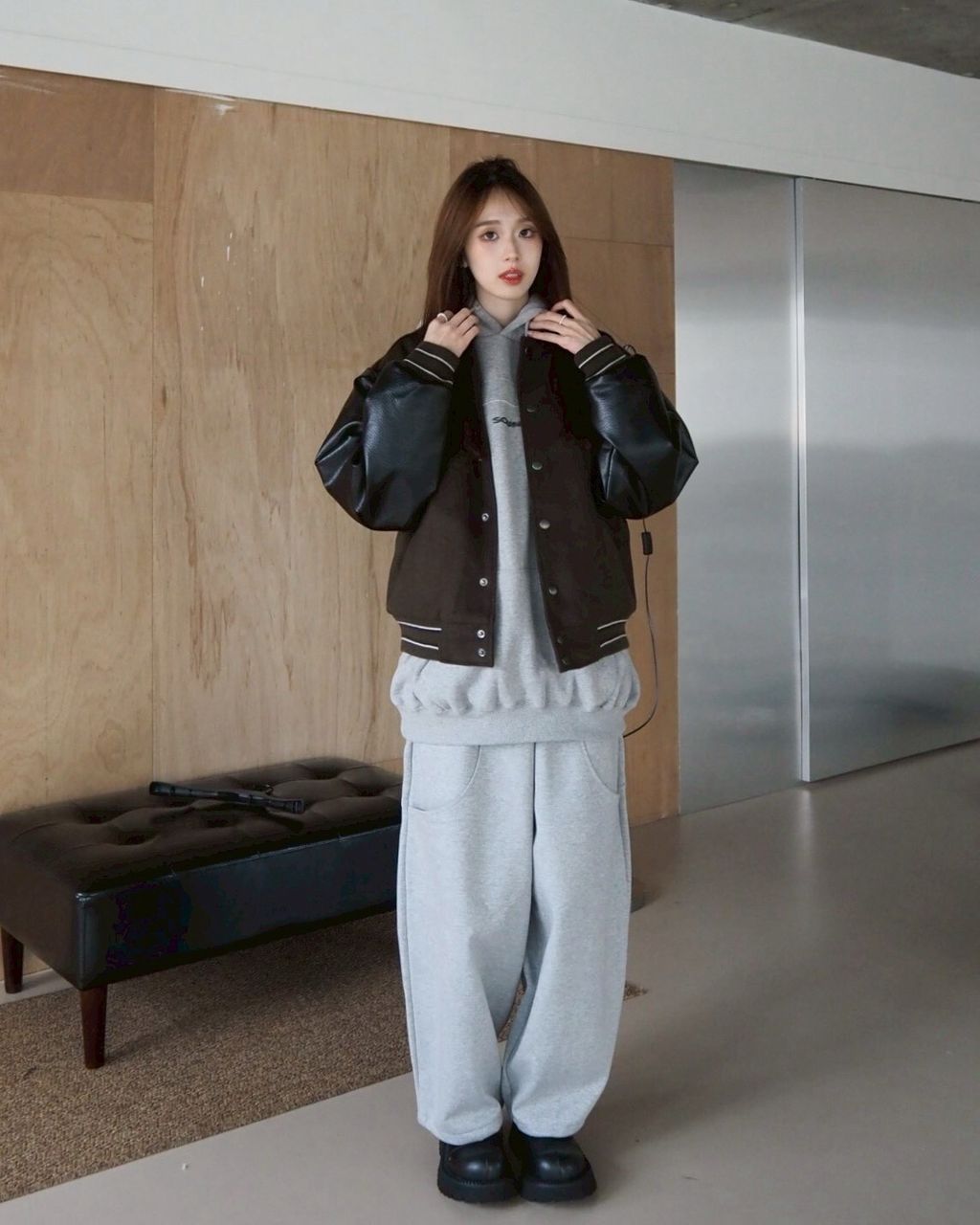 LINE_ALBUM_拼接皮革棒球外套 黑咖 F 3980_260119_5