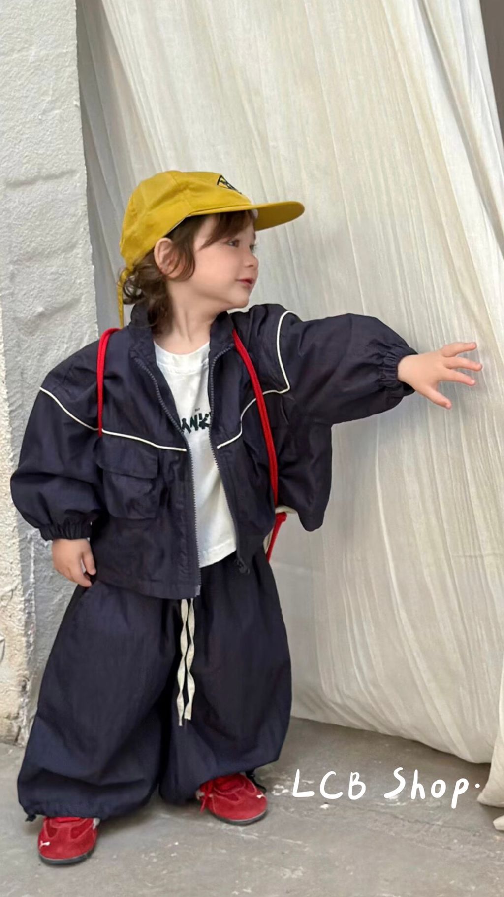 FDD4C5D7-8059-4C6D-8F74-65DEEDA111A1