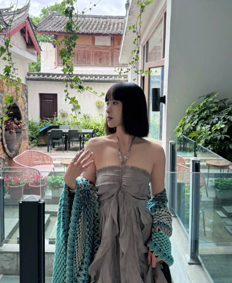 6075632592457156389-768x937