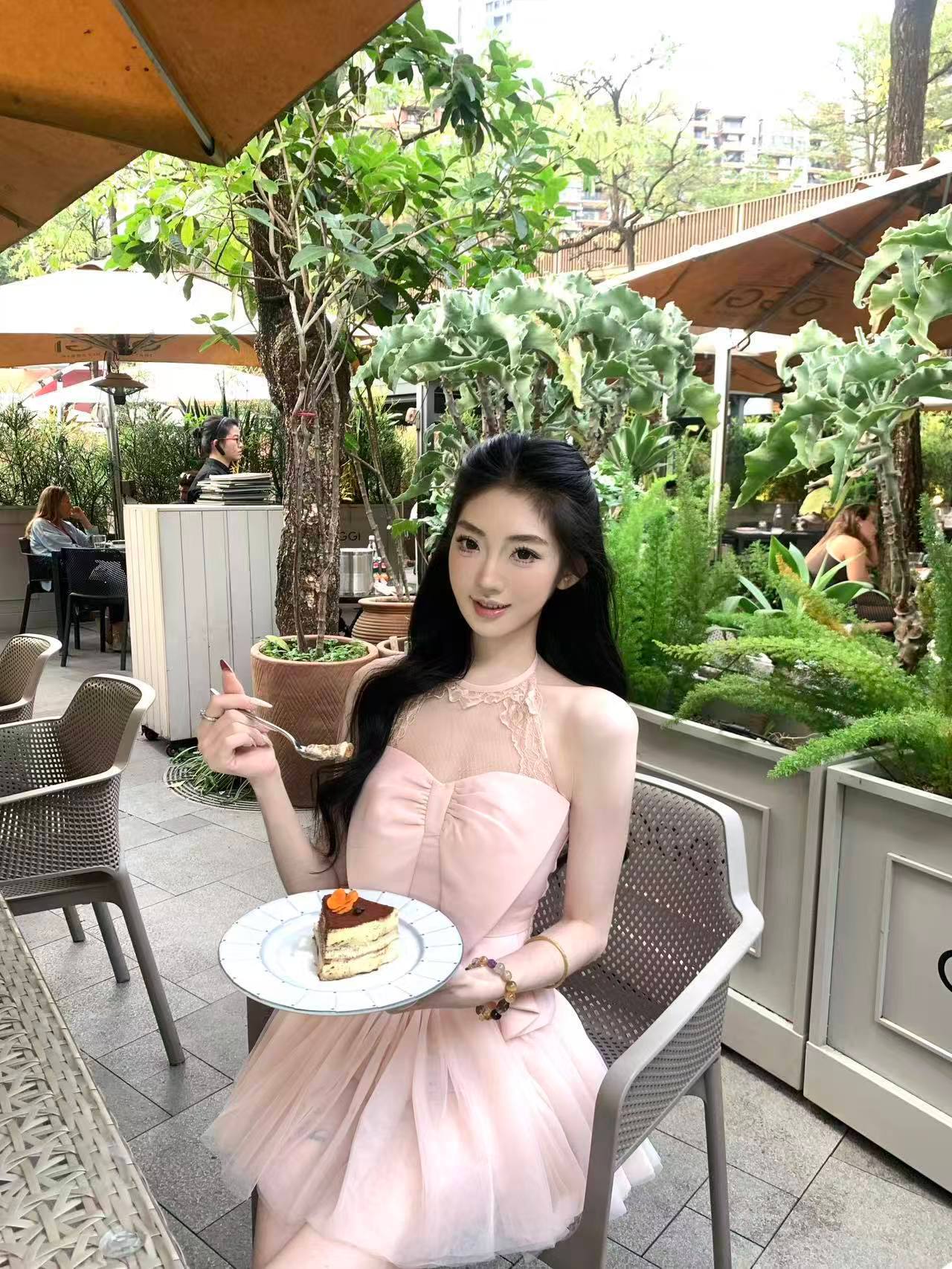 photo_6113684924666678876_w