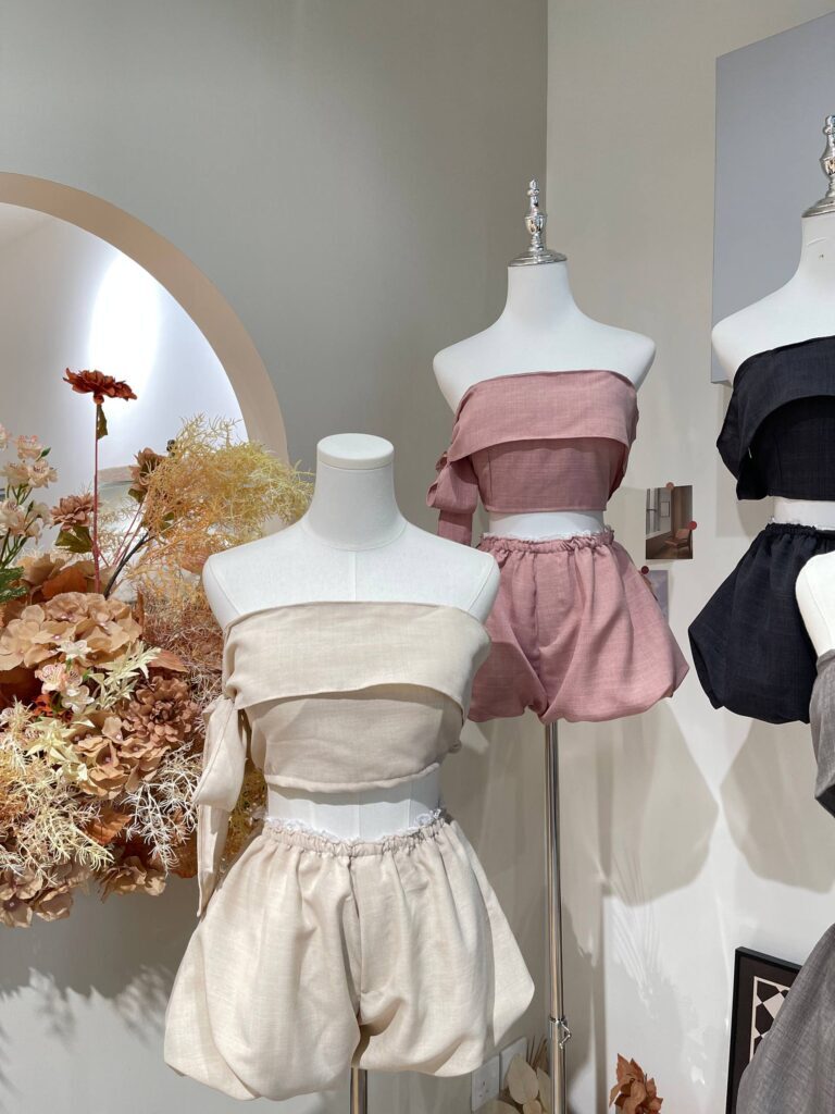 6091341705928969352-768x1024