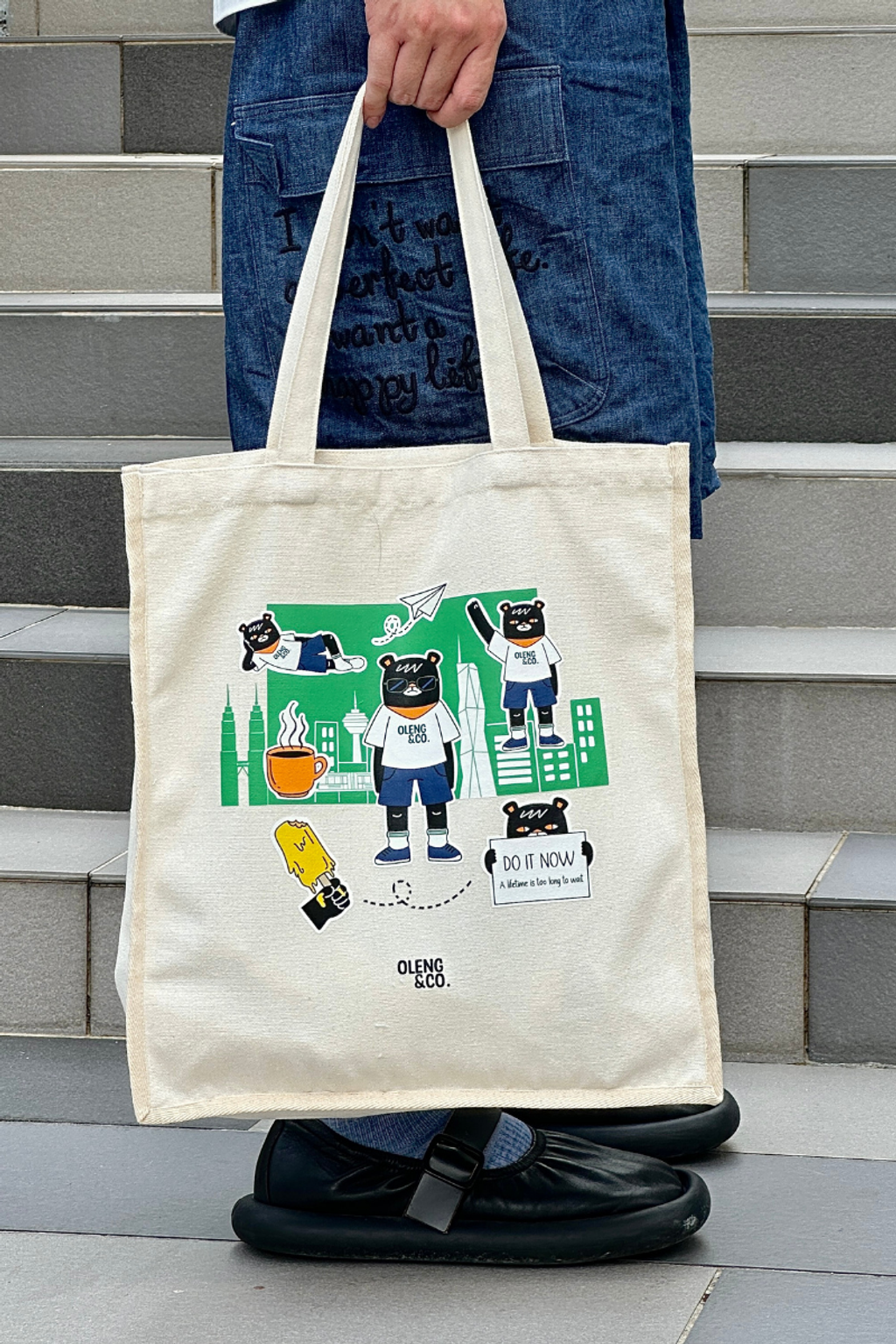 Urban Explorer | Structured Oxford Tote Bag, detail view - Oleng & Co.