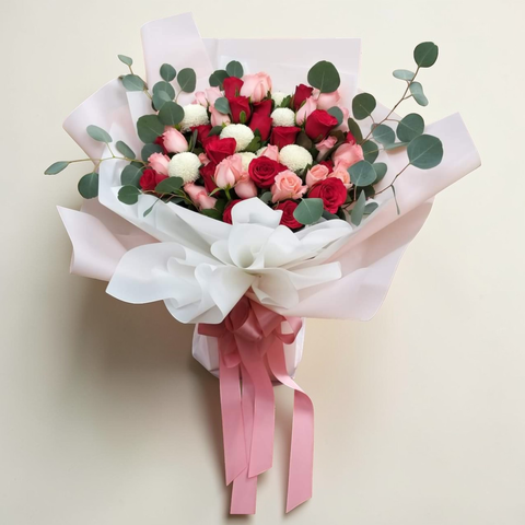 Charming Blossom rose and ping pong hand bouquet for birthday or anniversary with delivery to Kuala Lumpur and Selangor