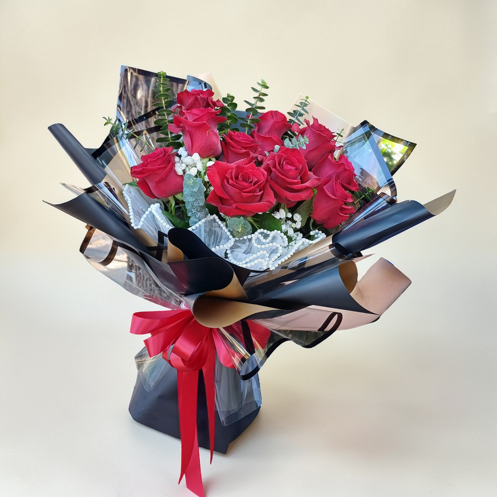 Romantic Garden rose and baby’s breath hand bouquet for birthday and anniversary with delivery in Kuala Lumpur and Selangor