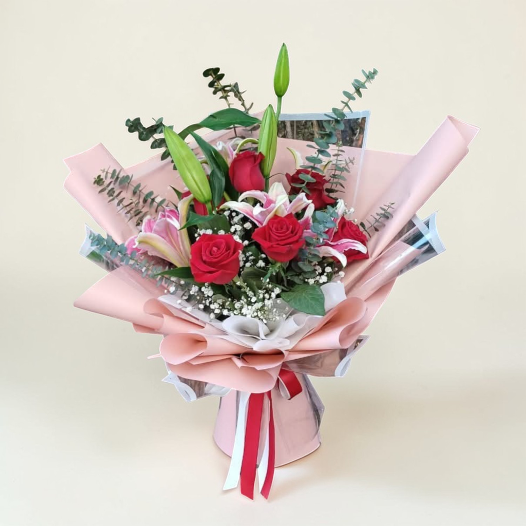 Heart’s Desire lilies and rose hand bouquet for birthday or anniversary with delivery in Kuala Lumpur and Selangor