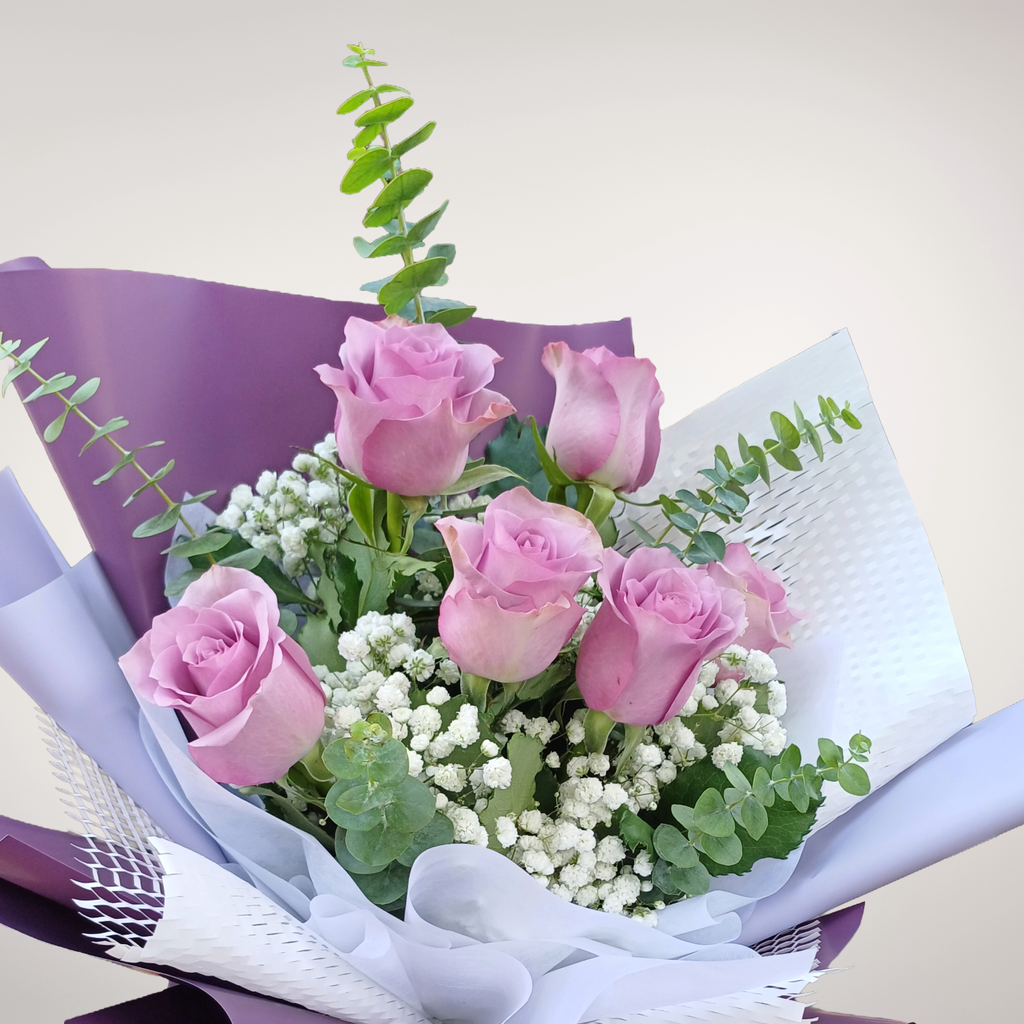 Love Story baby’s breath and rose hand bouquet for birthday or anniversary with delivery in Kuala Lumpur and Selangor