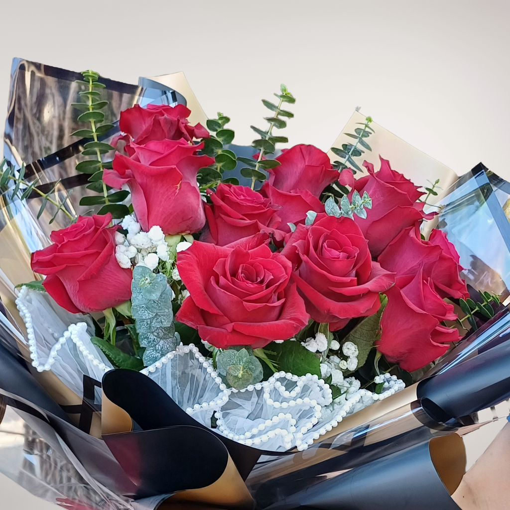 Romantic Garden rose and baby’s breath hand bouquet for birthday and anniversary with delivery in Kuala Lumpur and Selangor