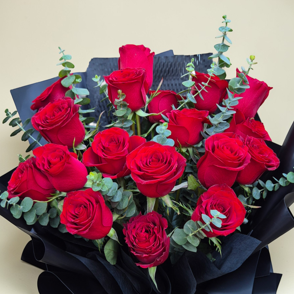 Luxe Love Bouquet rose hand bouquet for birthday or anniversary with delivery in Kuala Lumpur and Selangor