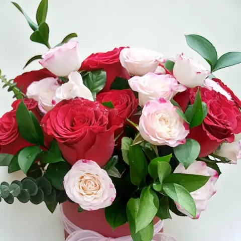 Eternal Love Box roses and spray roses table arrangement for birthday or anniversary with delivery in Kuala Lumpur and Selangor