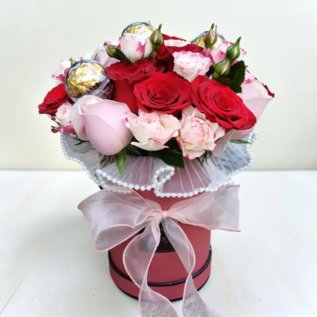 Signature Love Box rose and Ferrero Rocher Chocolates table arrangement for birthday or anniversary with delivery in Kuala Lumpur and Selangor