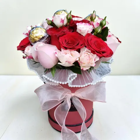 Signature Love Box rose and Ferrero Rocher Chocolates table arrangement for birthday or anniversary with delivery in Kuala Lumpur and Selangor