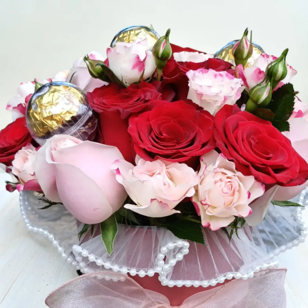 Signature Love Box rose and Ferrero Rocher Chocolates table arrangement for birthday or anniversary with delivery in Kuala Lumpur and Selangor
