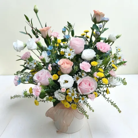 Secret Meadow eustomas, oxypetalum, hana flowers and calimero table arrangement for birthday and anniversary with delivery in KL & Selangor