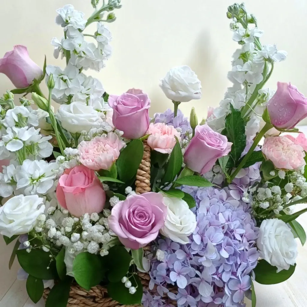 Ivory Meadow hydrangea, roses, matthiolas and eustomas table arrangement for birthday or anniversary with delivery in KL and Selangor