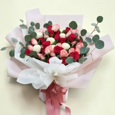 Charming Blossom rose and ping pong hand bouquet for birthday or anniversary with delivery to Kuala Lumpur and Selangor