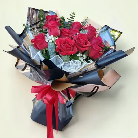 Romantic Garden rose and baby’s breath hand bouquet for birthday and anniversary with delivery in Kuala Lumpur and Selangor