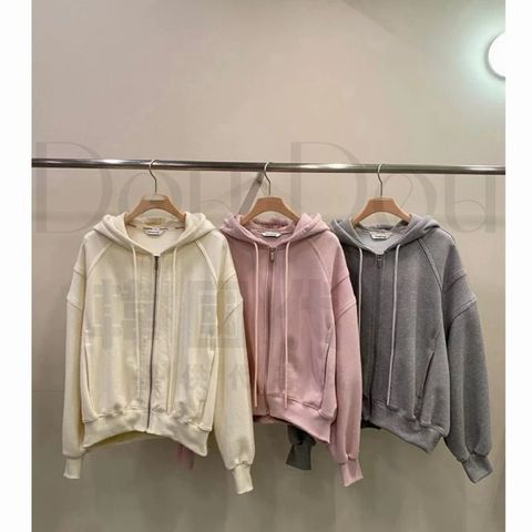 tw-11134207-820le-mmqaimdq7oxv6c