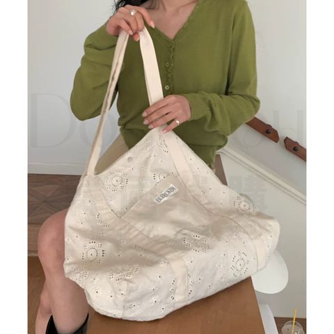 tw-11134207-820lc-moi5kittcrnl55