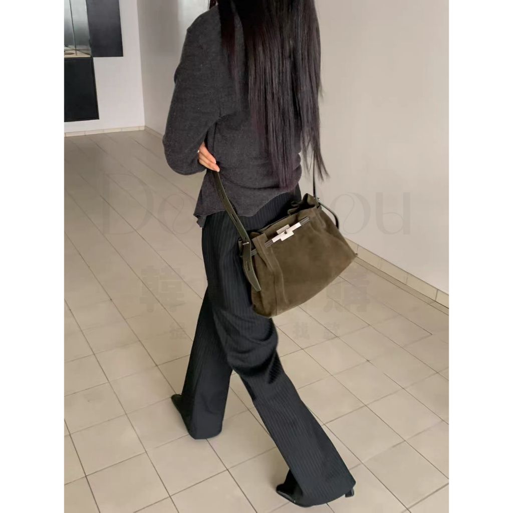 tw-11134207-820le-mt971jn1frwoc3