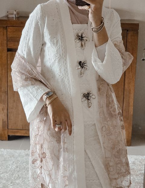 Elegant statement brooch for hijab and outfits