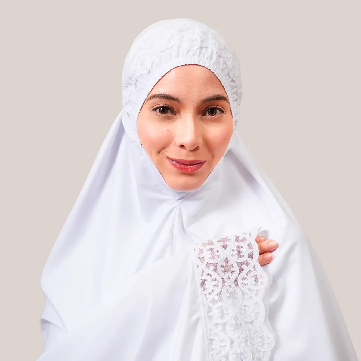 WCMODISHZAILAWHITE3